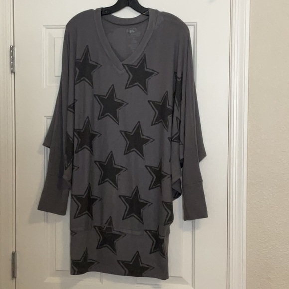 GO  Star Patterned V-Neck Sweater - Picture 1 of 8